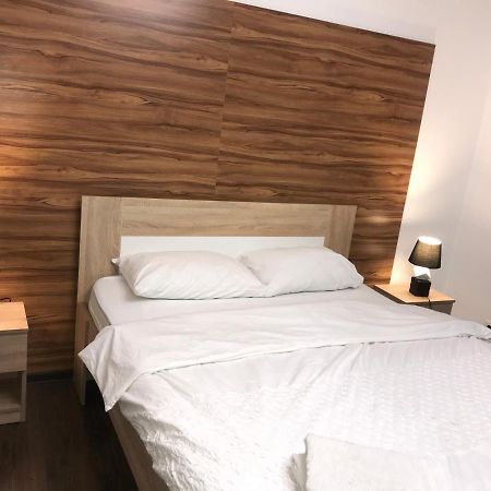 Naberezhna 10, Central Lutsk Apartment Екстериор снимка