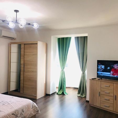 Naberezhna 10, Central Lutsk Apartment Екстериор снимка