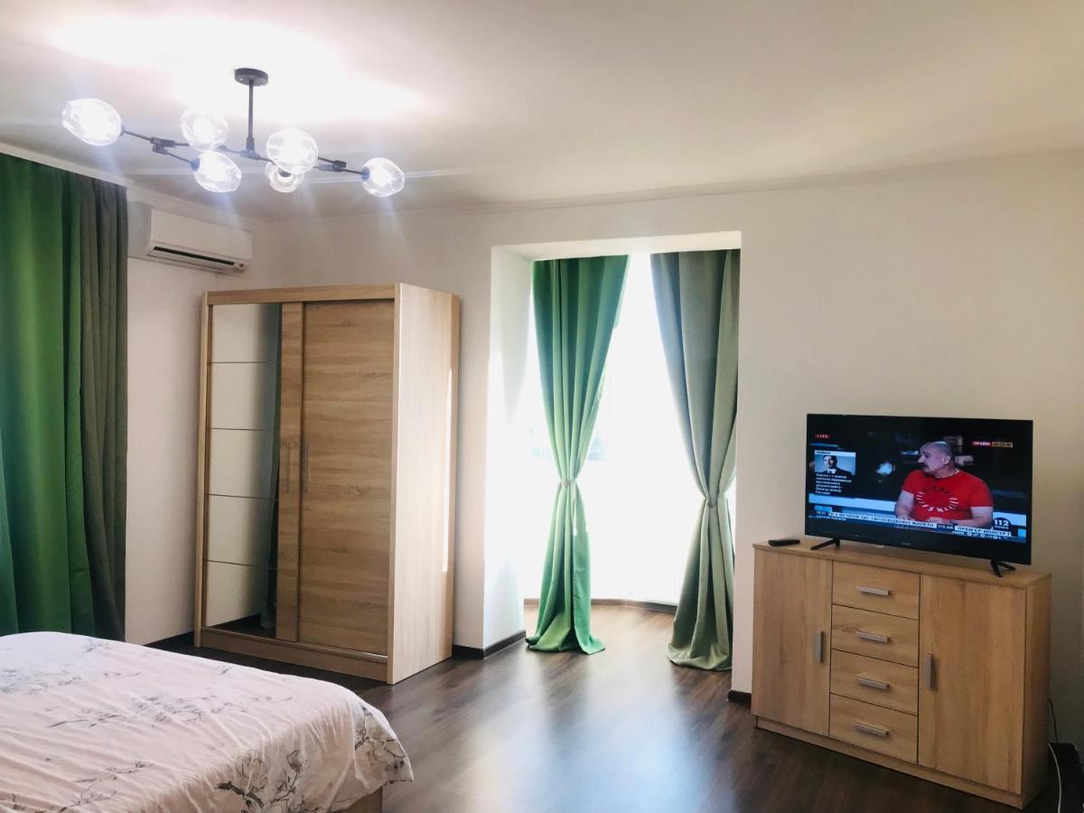 Naberezhna 10, Central Lutsk Apartment Екстериор снимка